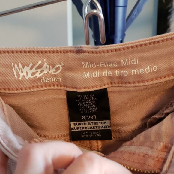 Shorts - Picture 3 of 4